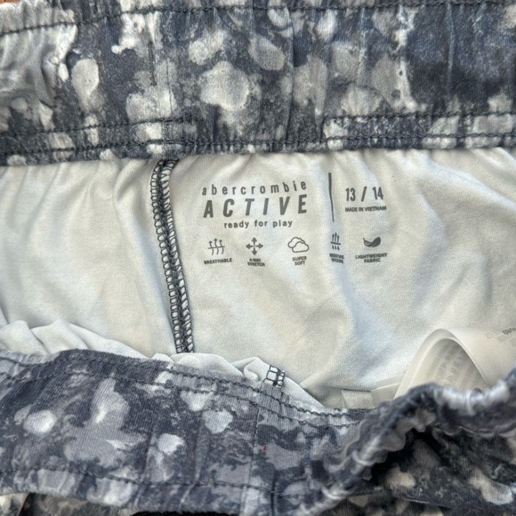 Boys Abercrombie joggers - Picture 2 of 2